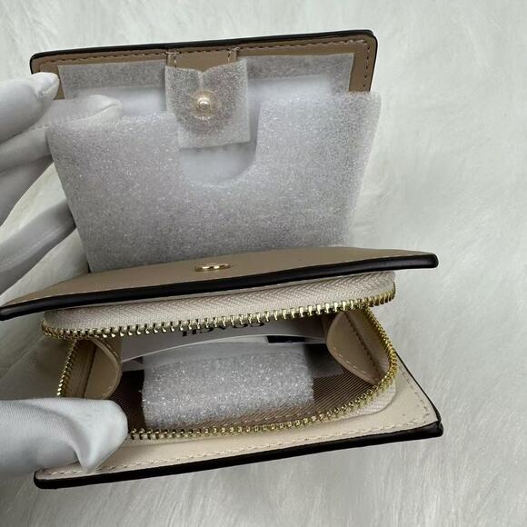 Coach Snap Wallet With Shell Print In Canvas/Gold/Chalk CBO73 NWT - Picture 4 of 7